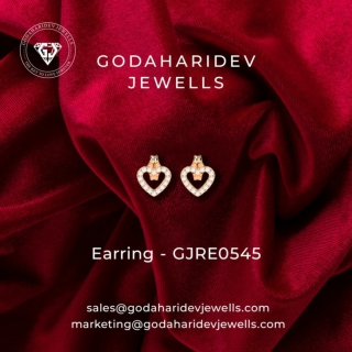 Earring Collection: Shines in Every Move.