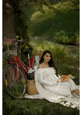 Fine-Art Pregnancy Shoot Gurgaon | High-End Portrait Styling